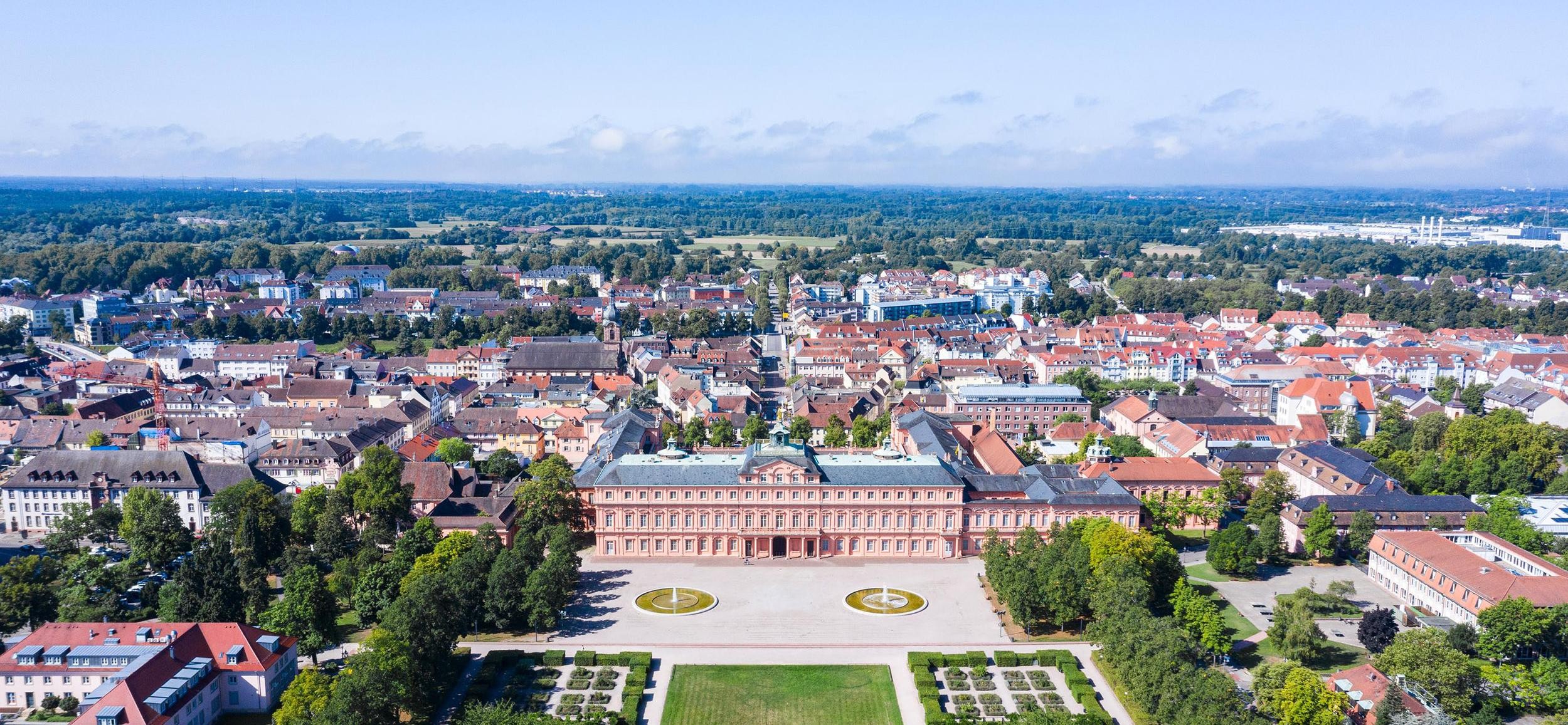 Luftaufnahme Stadt Rastatt. Foto: Joachim Gerstner Luftaufnahme Rastatt Schloss im Vordergrund und Häuser