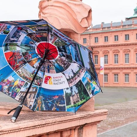 Regenschirm mit Rastatt-Motiven. In der Touristinformation am Schloss erhältlich