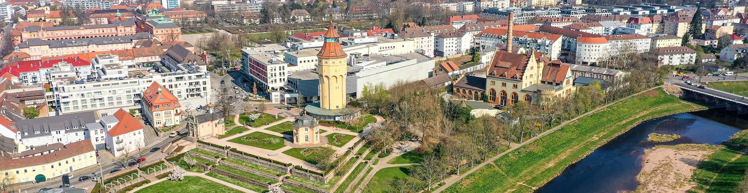 Luftaufnahme vom Wasserturm in Rastatt mit Blick auf die Innenstaft
