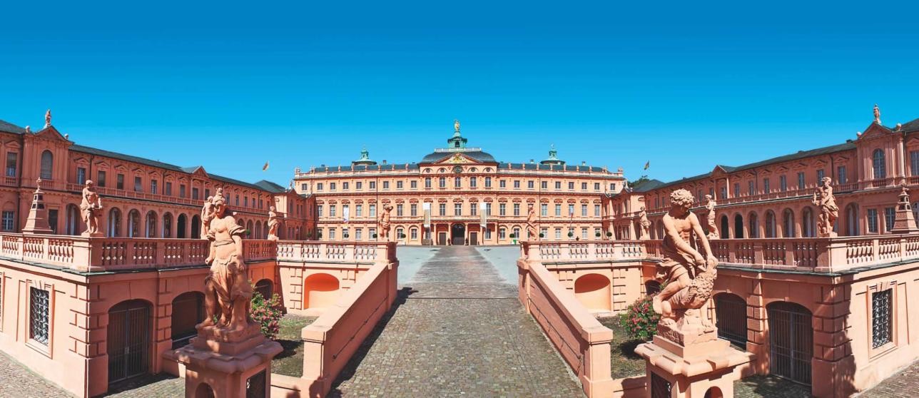 Residenzschloss in Rastatt. Foto: Monika Schlangen Eingang Residenzschloss