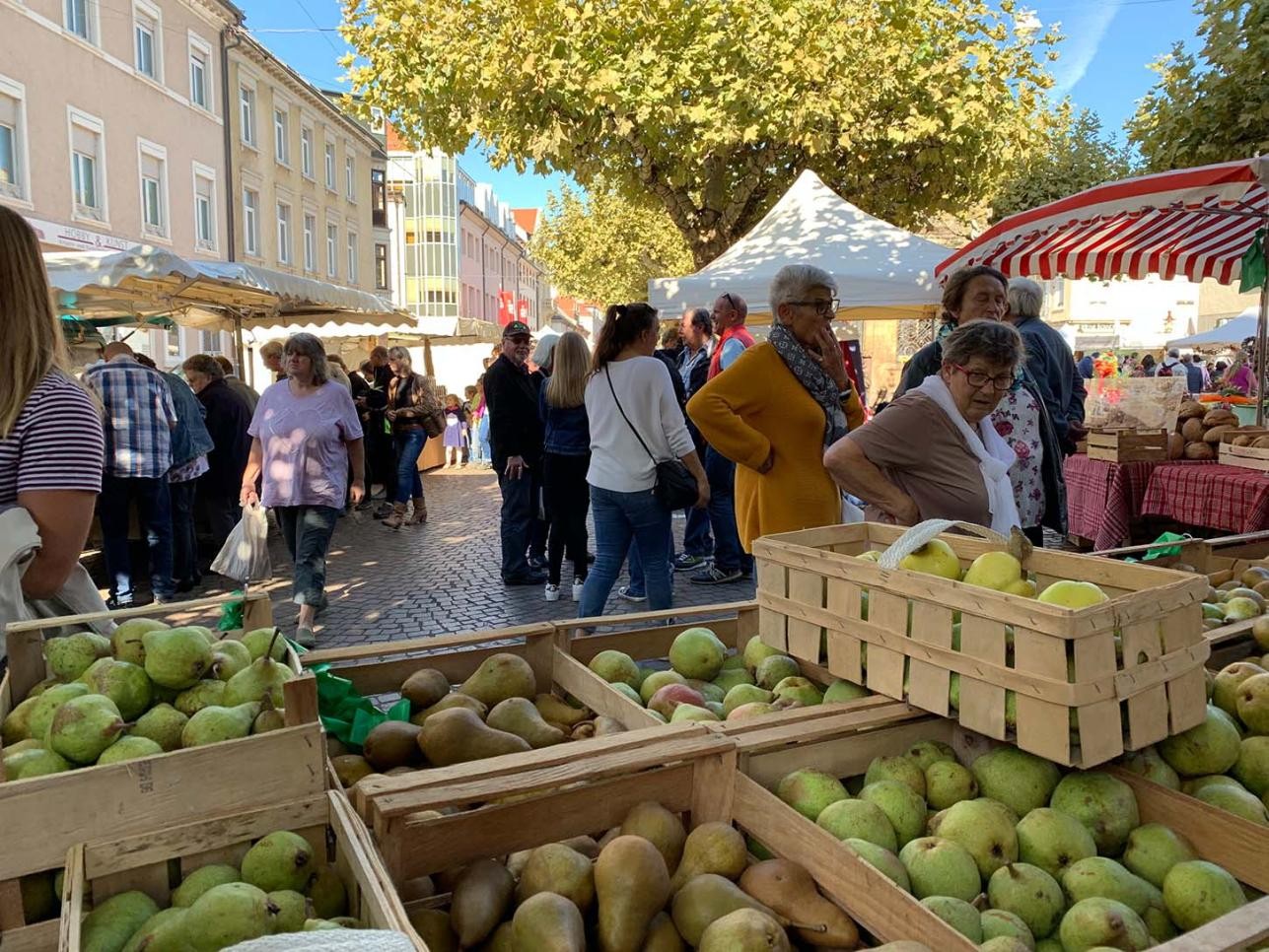 Äpfel beim Bauernmarkt in Rastatt