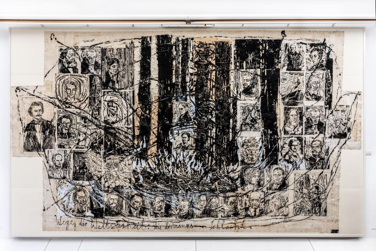 Eines der Highlights der Städtischen Galerie Fruchthalle Rastatt: Die Collage von Anselm Kiefer, Wege der Weltweisheit: die Hermanns-Schlacht, 1990, Holzschnitt-Collage und Dispersion auf Papier, 435 x 750 cm, Foto: Karolina Sobel Großes Bild des Künstlers Anselm Kiefer in der Städtischen Galerie Fruchthalle Rastatt