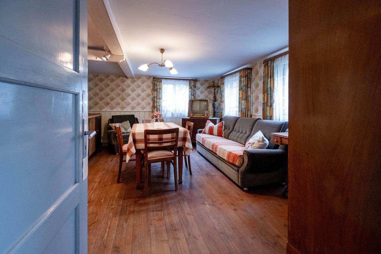 Blick in das Wohnzimmer des Wohnhauses im Riedmuseum Rastatt, Foto: Oliver Hurst. Blick in das Wohnzimmer des Wohnhauses im Riedmuseum Rastatt