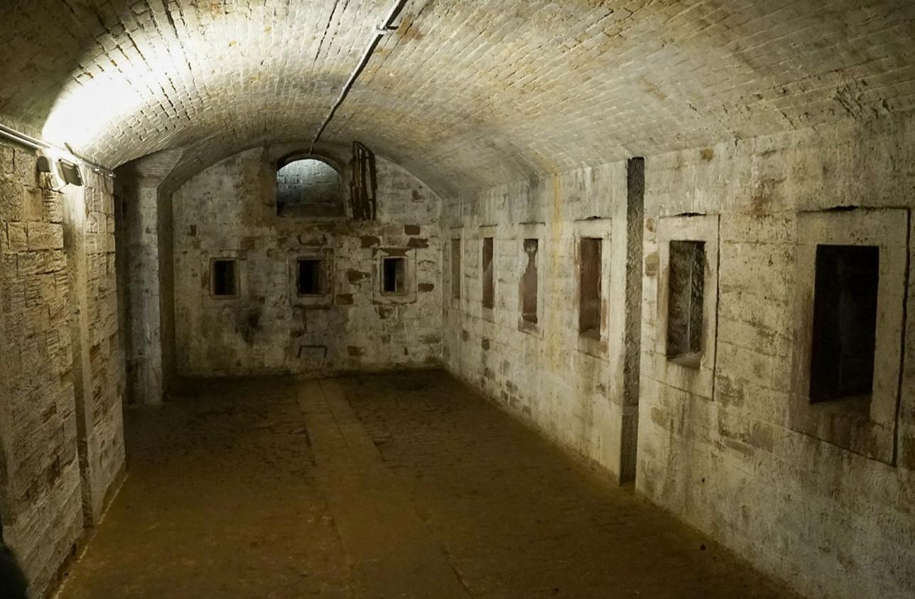 Führung durch die Kasematten am Südring. Foto: Historischer Verein Rastatt Schießscharten in den Kasematten